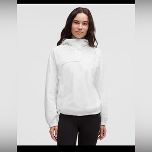 New with tags Lululemon pack lite anorak small size